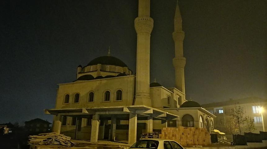 Bursa'da cami duvarından düşen bir kişi hayatını kaybetti