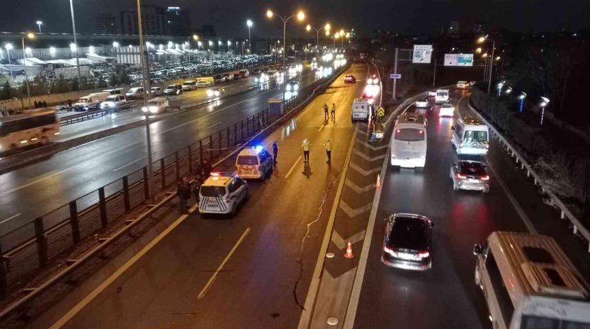 Esenler&rsquo;de yolun karşısına ge&ccedil;meye &ccedil;alışan kişiye otomobil &ccedil;arptı: 1 &ouml;l&uuml;