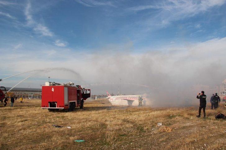 Van’da uçak kazası tatbikatı G4