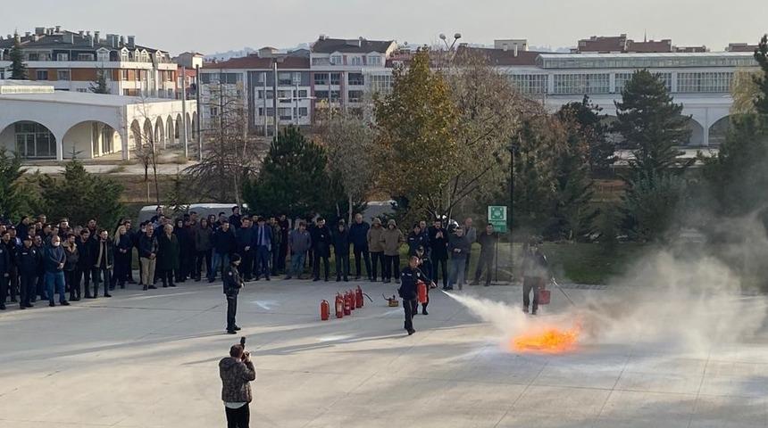 Eskişehir Emniyet’i Tahliye ve Yangın Söndürme Tatbikatı yaptı