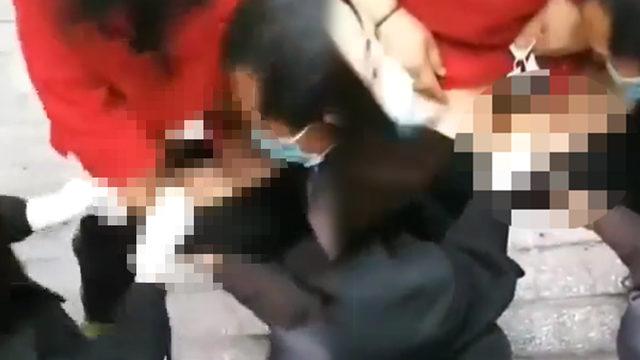 Skandal görüntüler! Çin’de koronavirüs testi olmadığı için hastaneye kabul edilmeyen kadın sokak ortasında doğum yaptı