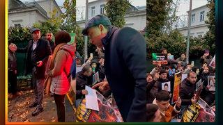 Çin Konsolosluğu önünde 'Sınır dışı' sözleri! Görevli memur: Sizi buradan süpüreceğiz