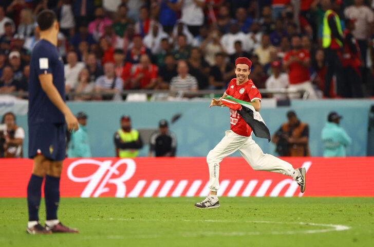 Tunus-Fransa maçında görülmemiş olay! Sahaya daldı, takla şov yaptı, tribünler dakikalarca alkışladı G3