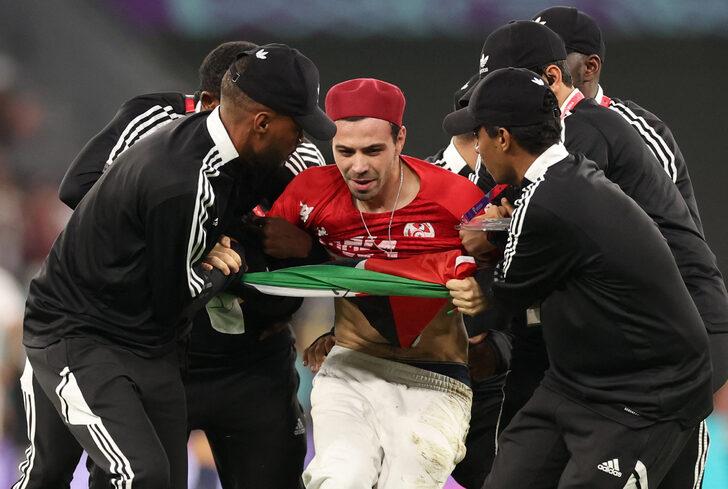 Tunus-Fransa maçında görülmemiş olay! Sahaya daldı, takla şov yaptı, tribünler dakikalarca alkışladı G4