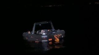 İzmir açıklarında 24 düzensiz göçmen kurtarıldı