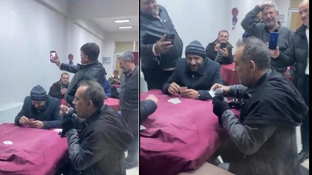 Haluk Levent kahvehanede konser verdi: Şarkıyı söyledim, son papaz ile pişti yaptım