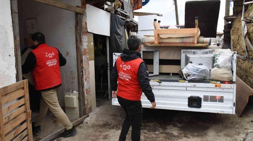 Evi yanan yaşlı kadına belediyeden yardım eli uzandı