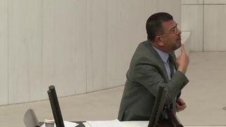 CHP’li Veli Ağababa, AK Partili vekili kürsüden Erdoğan’a şikayet etti! ‘Gizli gizli içiyor…’