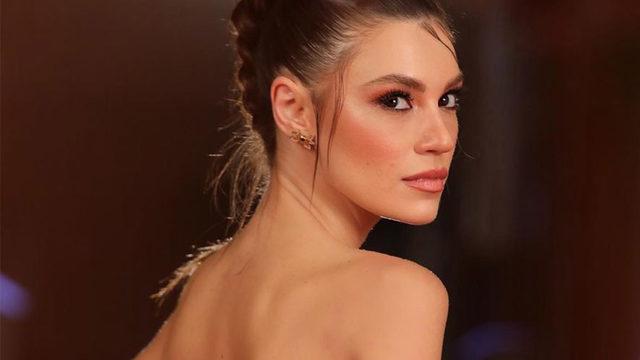 Arka Sokaklar'ın Zeliş'i Yüsra Geyik her yerden dekolte verdi! 'Aman Hüsnü Çoban görmesin' 