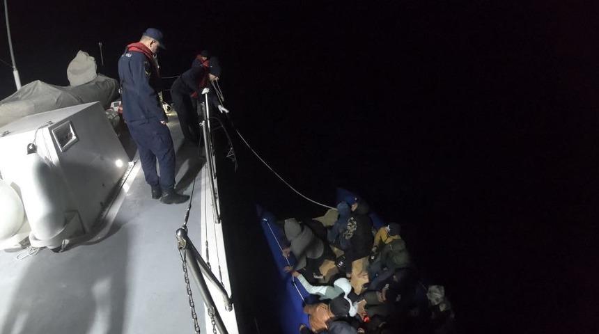 İzmir açıklarında 43 düzensiz göçmen kurtarıldı