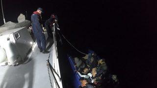 İzmir açıklarında 43 düzensiz göçmen kurtarıldı