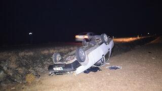 Konya'da devrilen otomobildeki 2 kişi yaralandı