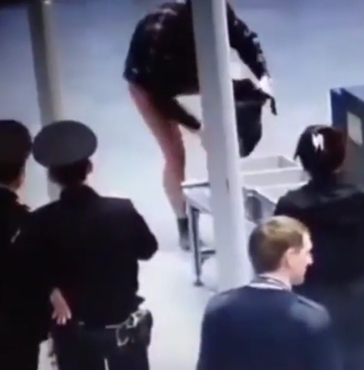 Güvenlik önlemleri canından bezdirdi! Sonunda havalimanındaki X-ray cihazından çırılçıplak geçti G4