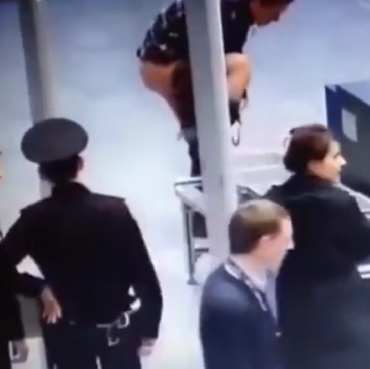 Güvenlik önlemleri canından bezdirdi! Sonunda havalimanındaki X-ray cihazından çırılçıplak geçti G1