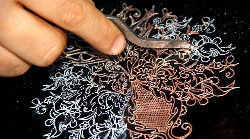 Bakırcılık sanatına ilgi duydu, Erzincan’ın tek kadın bakır ustası oldu