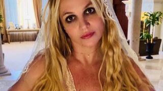 Tatildeymiş gibi yapan Britney Spears son paylaşımıyla rezil oldu!