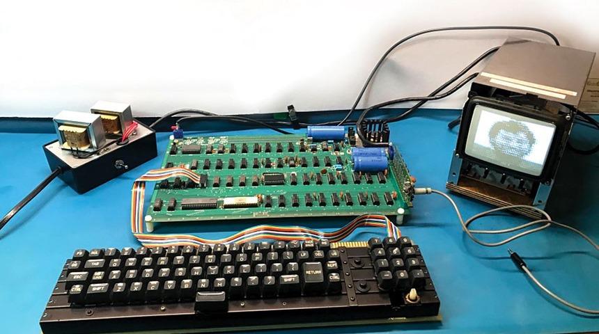 Steve Jobs'ın eliyle numaralandırılmış Apple-1 açık artırmaya çıktı: Beklenen satış fiyatı ise dudak uçuklatıyor