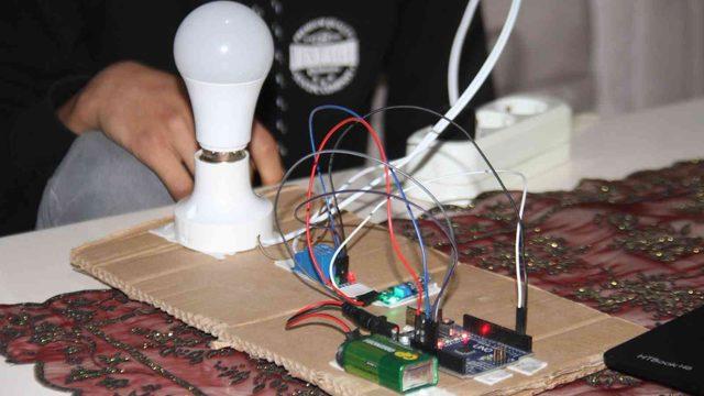 Lise öğrencisi, sese duyarlı lamba geliştirdi