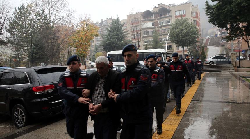 Tokat merkezli silah kaçakçılığı operasyonunda yakalanan 10 zanlı adliyede