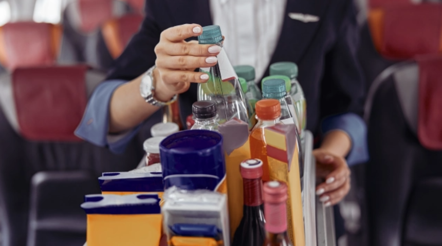 20 yıllık uçuş görevlisinden şaşırtan itiraf! “Bizden asla kahve istememelisiniz”