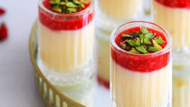 Zuhal Topal'la Yemekteyiz Frambuaz soslu muhallebi tarifi! Yiyenler vazgeçemiyor: Frambuaz soslu muhallebi nasıl yapılır?