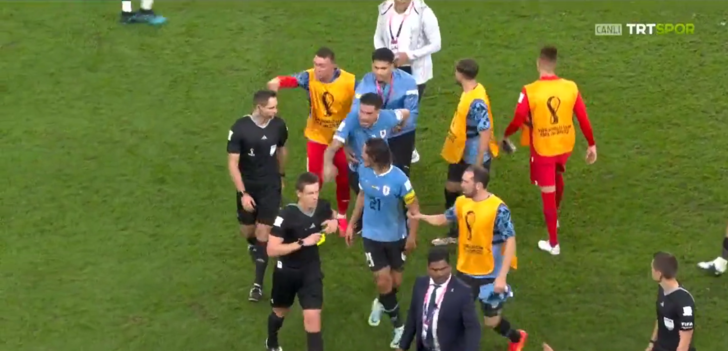 Son dakika: Uruguay Dünya Kupası'ndan elendi, ortalık fena karıştı! Fernando Muslera sahaya daldı, hakemi itti! G2
