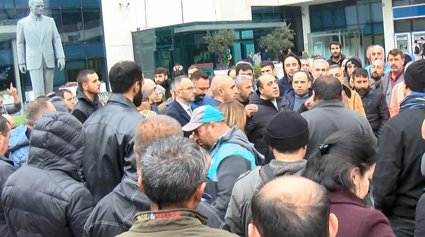 Ataşehir Belediyesi işçilerinden sözleşme farkı tepkisi: Ücretlerimiz ödenene kadar iş bıraktık