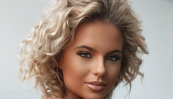 Denizden sırılsıklam çıktığı anı paylaştı! İçine hiçbir şey giymedi