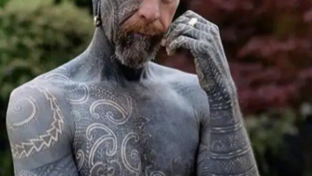 Başına bu da geldi! Müşterisi dövme yaptırırken orgazm olunca şaşırdı... Rahatsız edici bir tortu