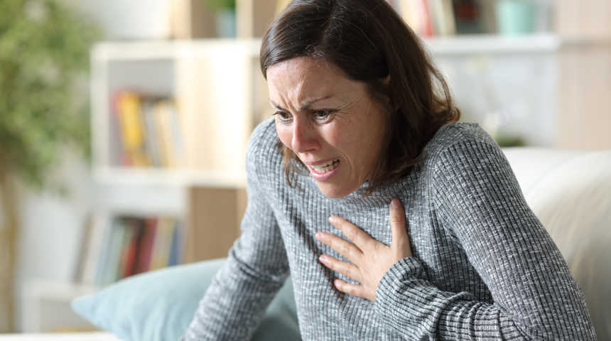 Yüzlerce kişi kalp krizi geçirmeden önce aynı hatayı yaptığını belirtti! Kalp krizi riskini dört kat artırıyor