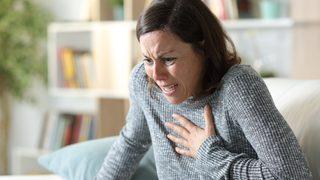 Yüzlerce kişi kalp krizi geçirmeden önce aynı hatayı yaptığını belirtti! Kalp krizi riskini dört kat artırıyor