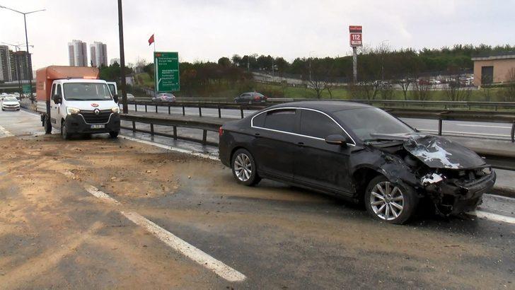 İstanbul'da korkunç kaza! Gören inanamadı, otomobil ikiye bölündü G1
