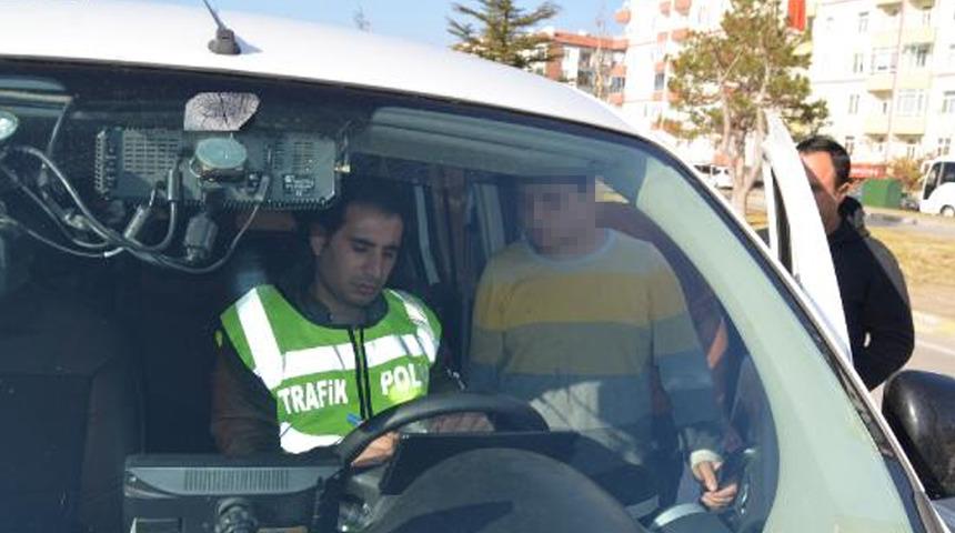 Polis neye şaşıracağını şaşırdı! Çocuk sürücü öyle bir soru sordu ki...