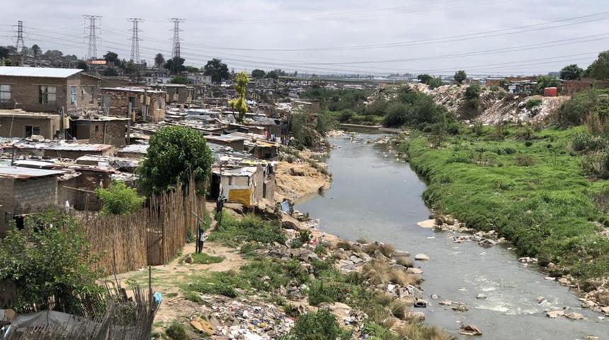 Güney Afrika'da feci olay! Ayin yapan grup sele kapıldı... Çok sayıda ölü var, 15 kişi de kayıp