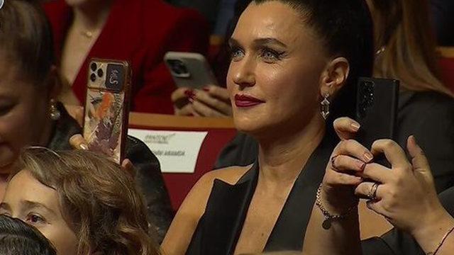 Şevval Sam'ın oğlu Taro Emir Tekin ödül aldı! Annesinin bakışı sosyal medyayı salladı