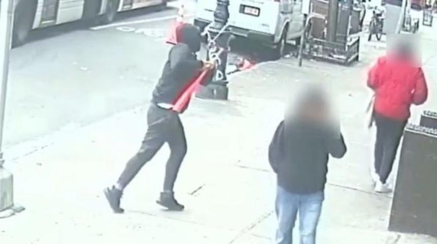 'Beyzbol haydutu'! Eline sopayı alıp güpegündüz dehşet saçtı