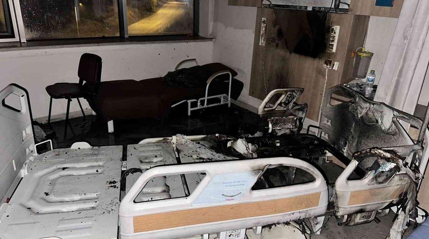 Hastanede &ccedil;ıkan yangın korkuttu: 8 hasta dumandan etkilendi