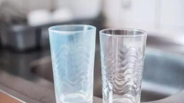 Ne kadar yıkarsam yıkayım geçiremiyorum diyorsanız bu basit yöntemi deneyin! Matlaşan bardakları parlatmak için...