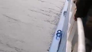 Vapurda korku dolu anlar! Denize düşen yolcu için herkes seferber oldu