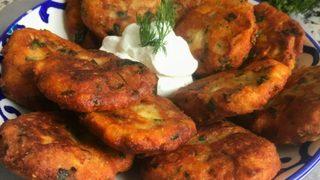 Kıymasız köfte olur mu demeyin: Çıtır çıtır patates köftesi tarifi! Patates köftesi nasıl yapılır?