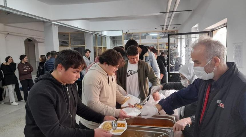 Giresun&rsquo;da &uuml;cretsiz yemek yiyen &ouml;ğrenci sayısı 17 bin 254&rsquo;e &ccedil;ıkarıldı