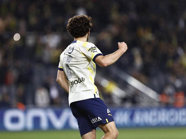 Son dakika: 'Bizimle temasa geçtiler!' Fenerbahçe'nin yıldızı Ferdi Kadıoğlu'nun babası, dünya devlerinden gelen teklfileri resmen açıkladı! G5