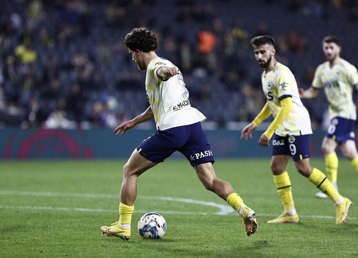 Son dakika: 'Bizimle temasa geçtiler!' Fenerbahçe'nin yıldızı Ferdi Kadıoğlu'nun babası, dünya devlerinden gelen teklfileri resmen açıkladı! G3