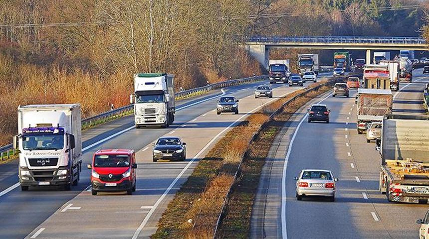 O ülkede devreye girdi! Trafikte hız yapanlar yandı: Araçlarına el konulup açık artırmada satılacak
