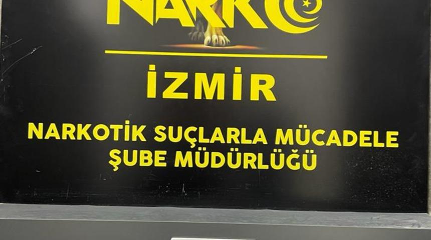 İzmir'de otogarda 2 kilogram kokain ele ge&ccedil;irildi
