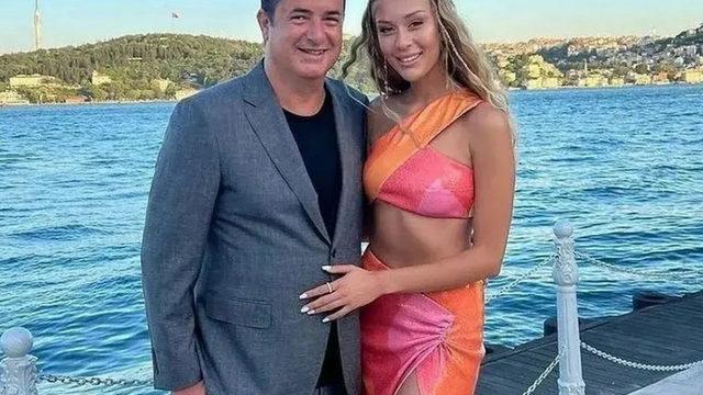 Acun Ilıcalı sevgilisi Ayça Çağla Altunkaya'yla pozunu paylaştı! Ayça Çağla Altunkaya'nın elbisesinin fiyatı dudak uçuklattı