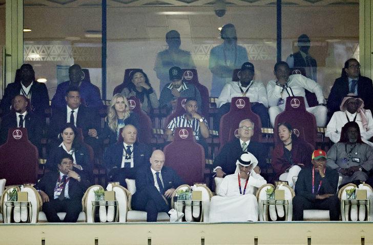 Brezilya Güney Kore maçının ardından skandal! Samuel Eto'o Youtuber'ın yüzüne tekme attı, kamerasını kırdı G1