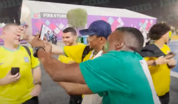 Brezilya Güney Kore maçının ardından skandal! Samuel Eto'o Youtuber'ın yüzüne tekme attı, kamerasını kırdı G5