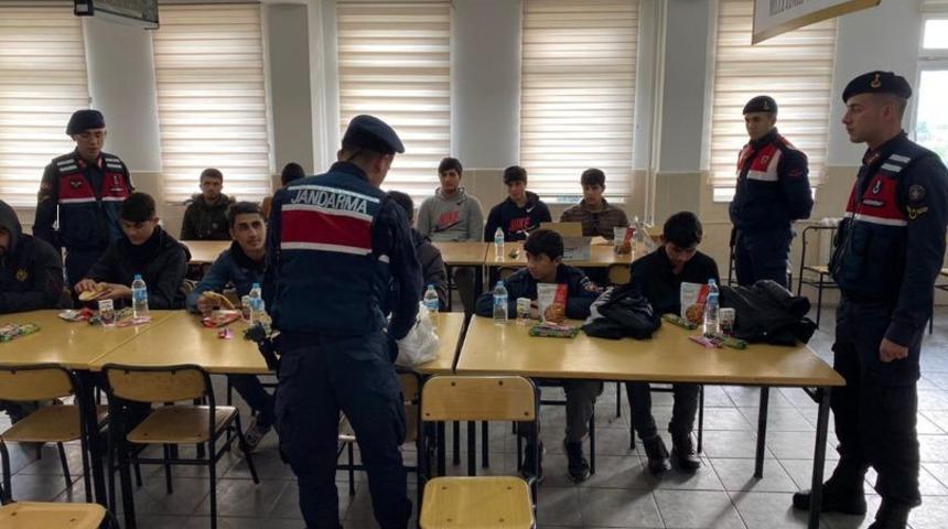 Kırklareli’nde yakalanan bin 280 kaçak göçmen sınır dışı edildi