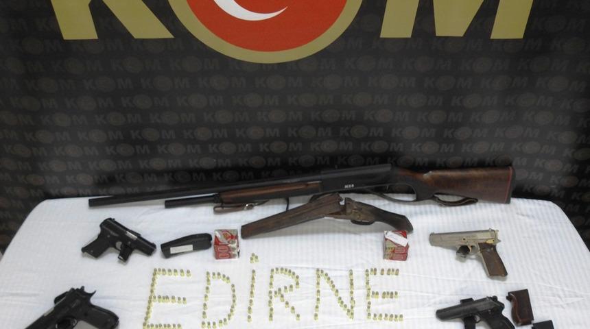 Edirne&rsquo;de organize su&ccedil; &ouml;rg&uuml;t&uuml;ne operasyon: 10 g&ouml;zaltı